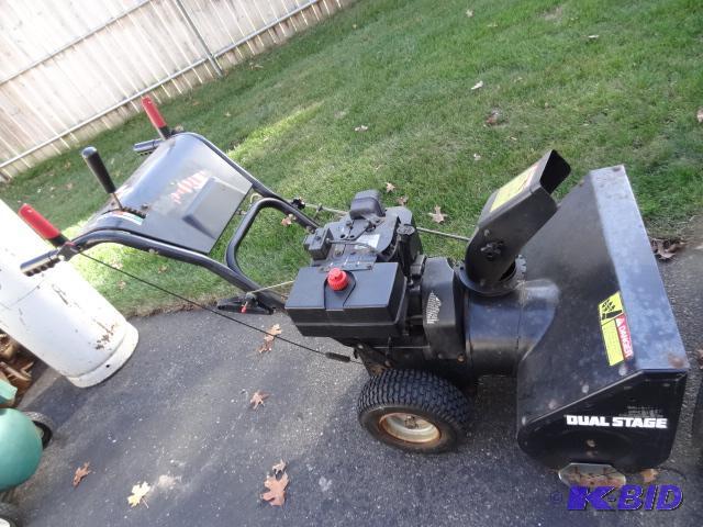 lot 6 image: Spirit 25" Snow Blower, 8 HP Tecumseh Mo...