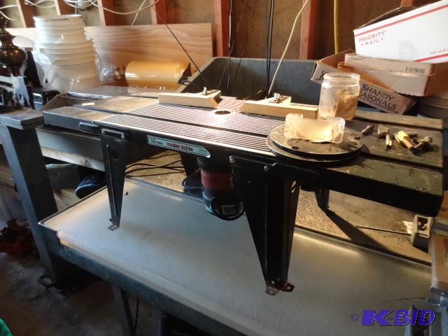 lot 60 image: Craftsman Router Table 9.25444. Comes with Cr...