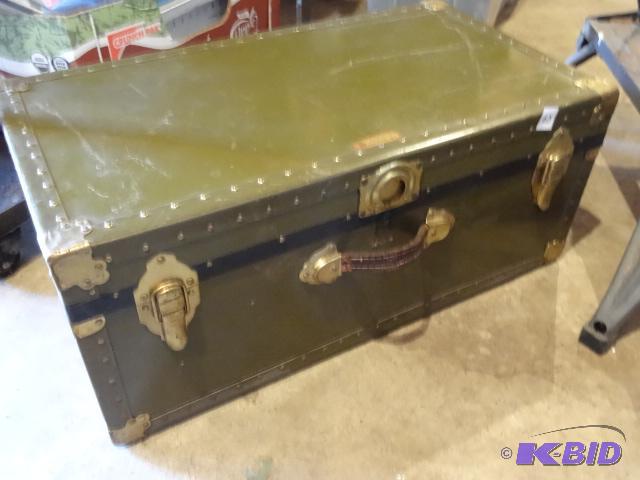 lot 63 image: Vintage Foot Locker 31 X 17 X 13. missing loc...