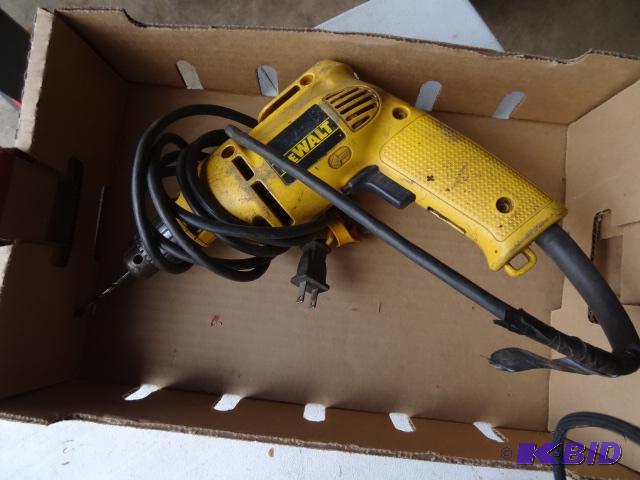 lot 92 image: Dewalt DW100 Electric Drill 38...