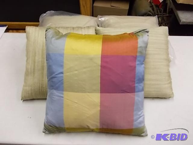 5-Decorative Throw Pillows (new)...