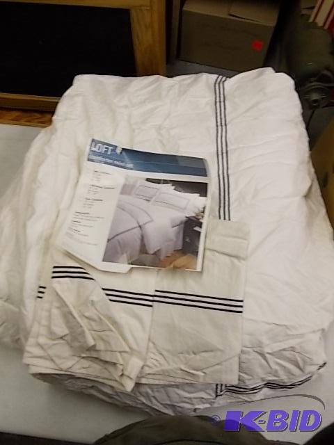 NEW FullQueen Comforter &amp 2-Sham Set...