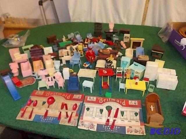 Large Lot Of Vintage Doll House Furniture (Ov...