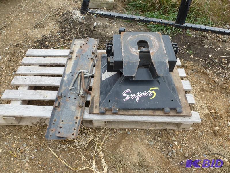 Super 5th wheel hitch Looks like 15 ton Com...