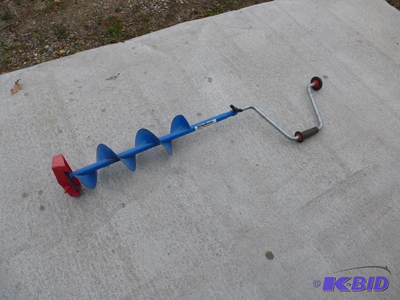 Strike Master Ice auger Has like new blades ...