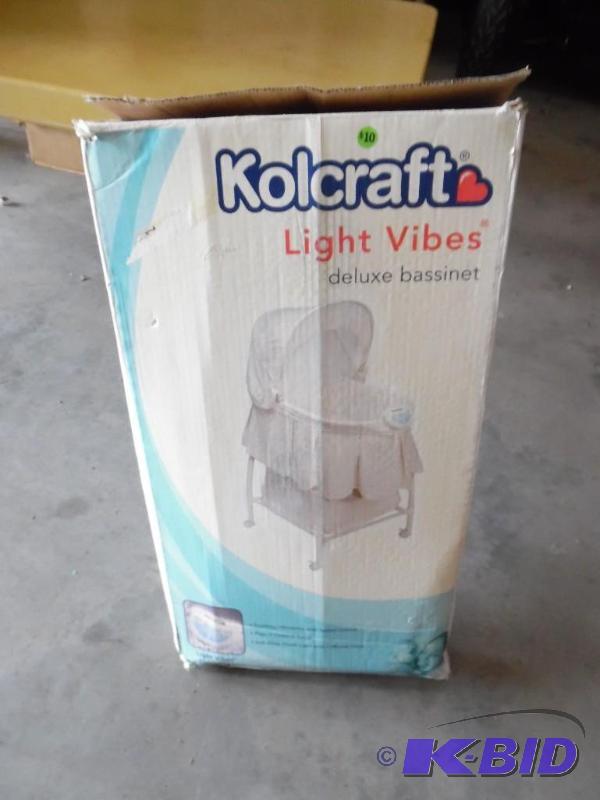 lot 14 image: Baby item