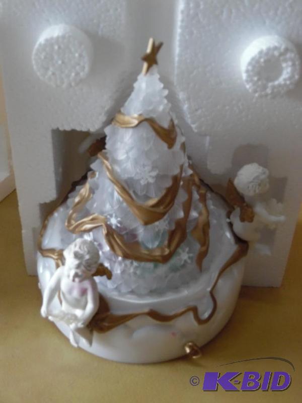 lot 30 image: Avon