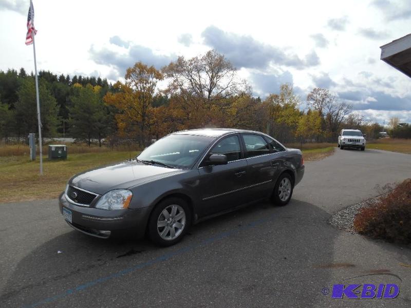 lot 4 image: 2005 Ford 500 SEL