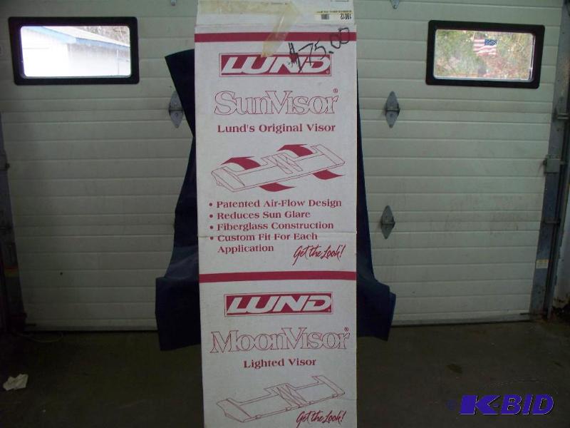 lot 100 image: Lund Lighted Visor new fits chevy 88-98...