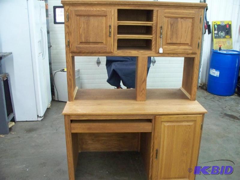 lot 110 image: Very nice desk comes in two pieces...
