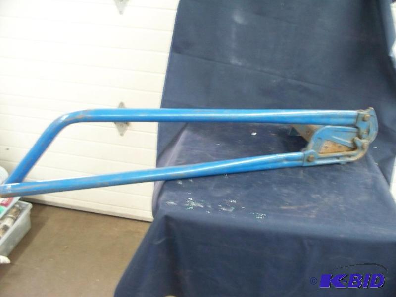 lot 14 image: Blue chain cutter 30 inch handle...