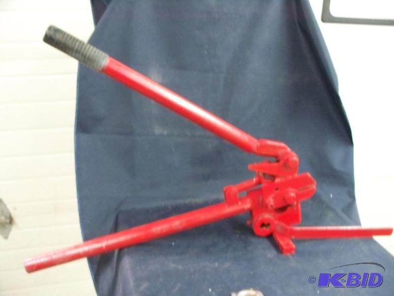 lot 15 image: Red chain cutter 18 inch handle...