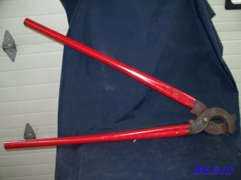 lot 16 image: Red cable cutter 30 inch handle...