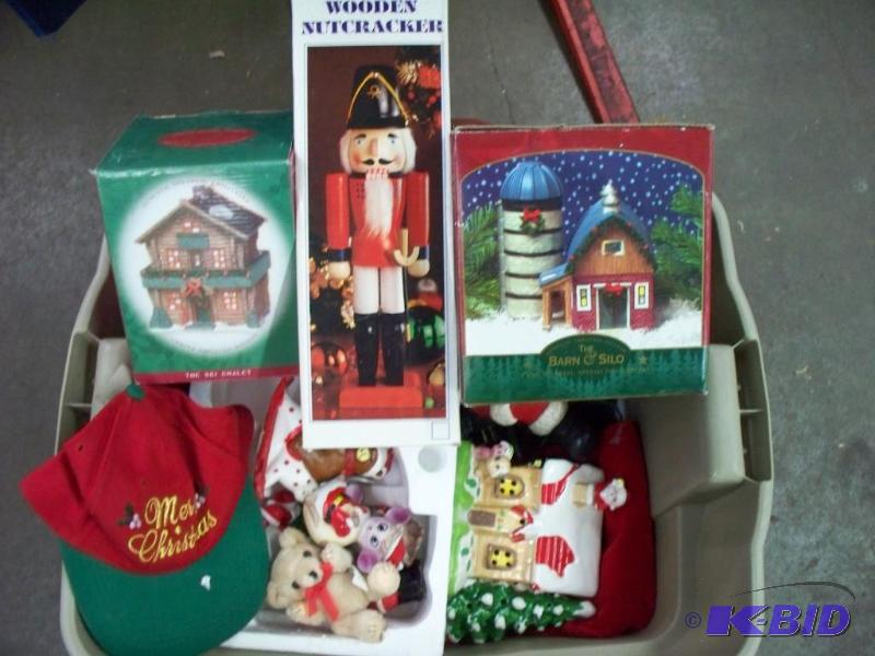 lot 20 image: Lot of Christmas decor...