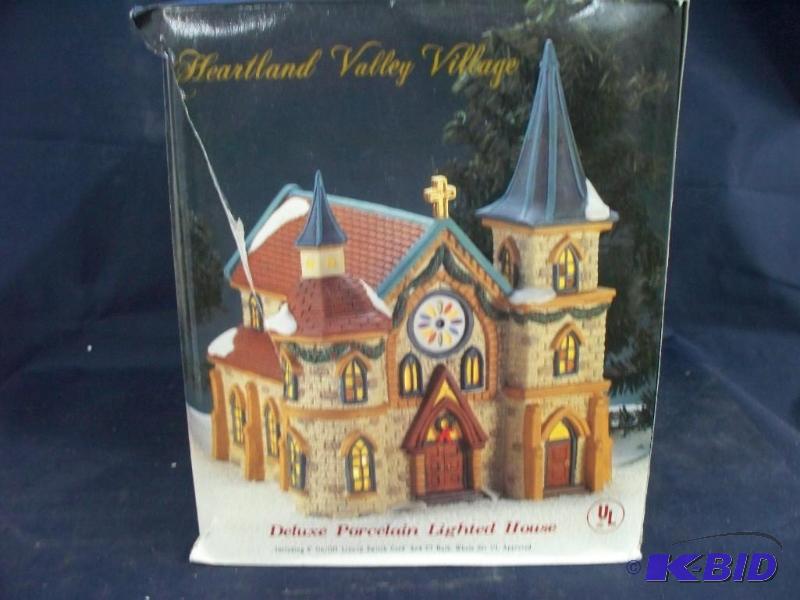 lot 22 image: Heartland Valley Village Porcelain lighted ho...