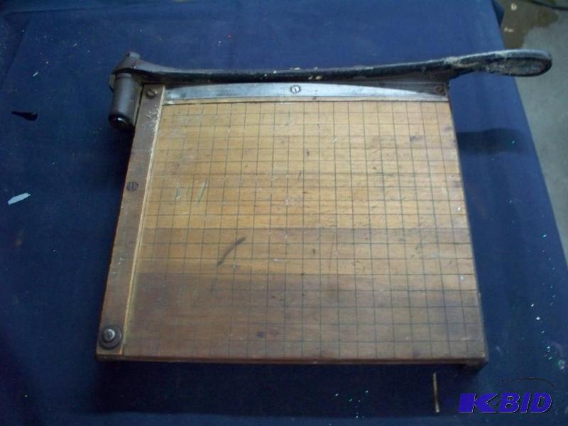lot 24 image: Vintage paper cutter...