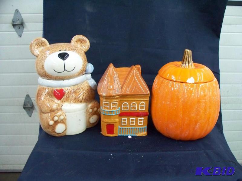 lot 43 image: lot of 3 cookie jars...