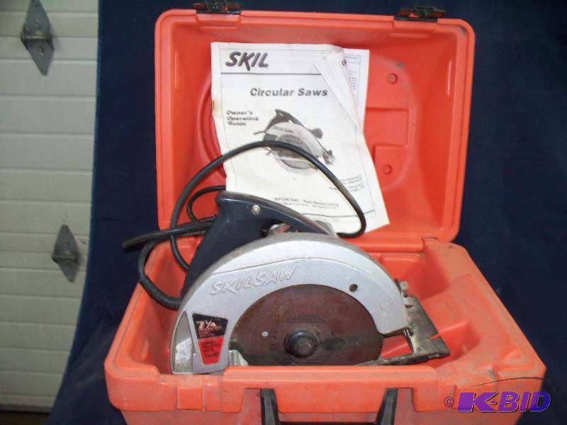 lot 54 image: Skil Saw in case works...