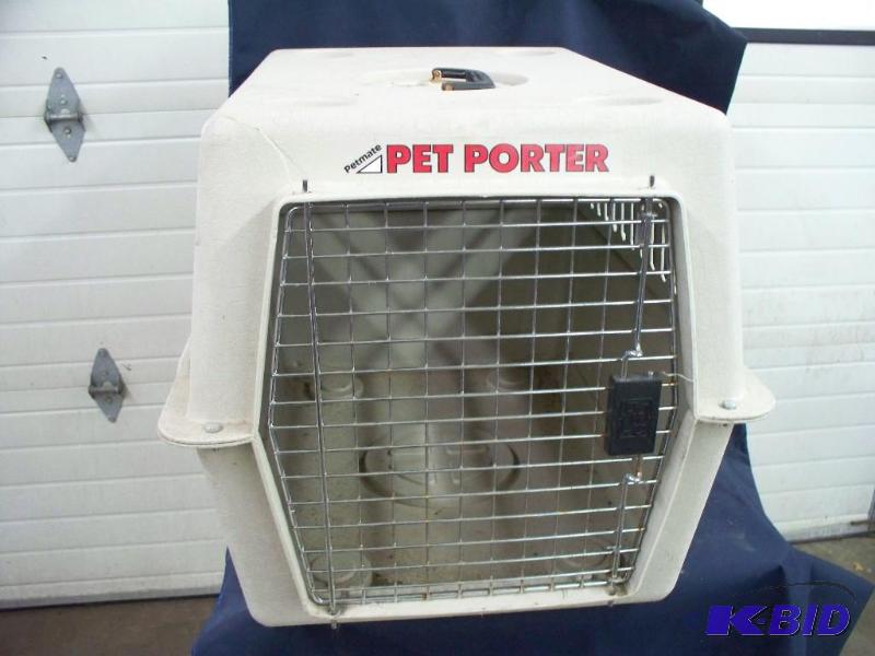 lot 58 image: Pet Porter 24x18x18...