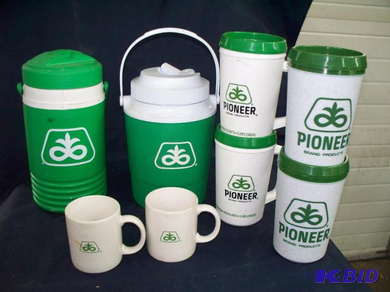lot 62 image: Farmers cooler and cup set...