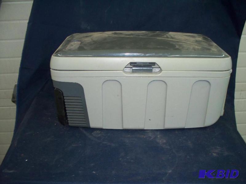 lot 98 image: Electric cooler with cord...