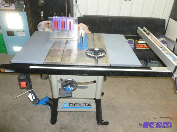 Delta 10&quot table saw with carbide blade. ...