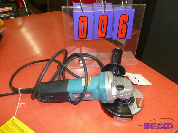 Makita 4.5&quot angle grinder. Like new cond...