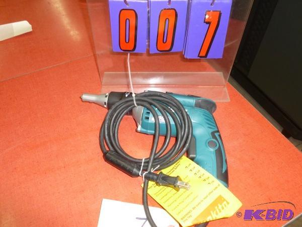 Makita screw gun. 110 volt. Appears like new....