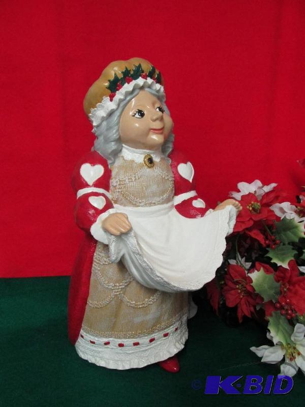 Lovely (19) tall Mrs Santa