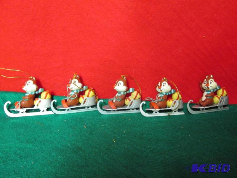 5 Identical Chipmunks on a Skate