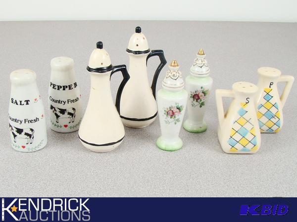 lot 113 image: 4 Sets of Vintage Salt and Pepper Shakers