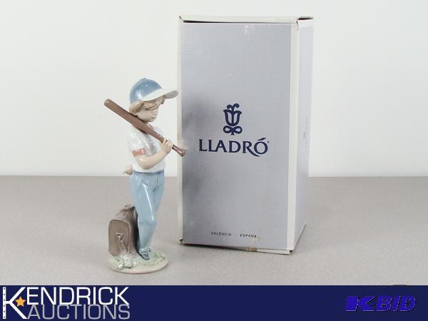 lot 151 image: Mint In Box Lladro 7610