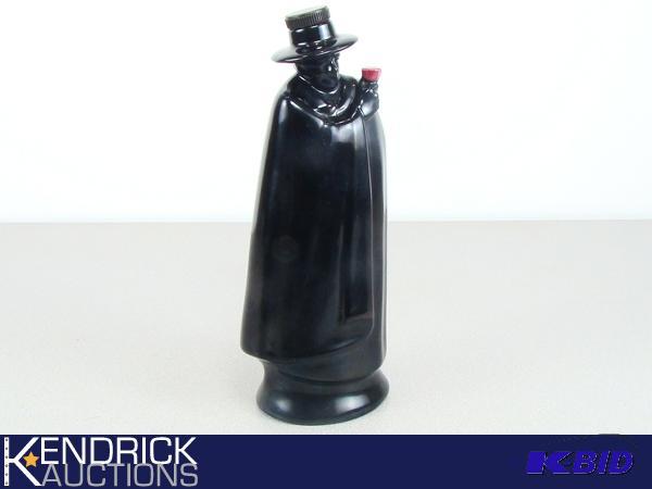 lot 152 image: Rare Royal Doulton Sandeman Sherry Port Wine The Don Figural Decanter Bottle