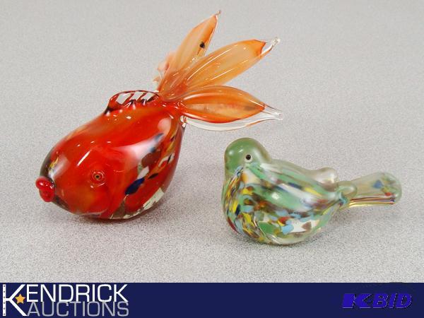 lot 173 image: Cased Glass Gold Fish and Bird Figurine