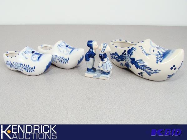 lot 175 image: Lot of Blue Delft Figurines and Shoes