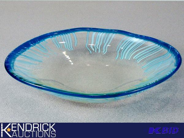 lot 177 image: Large Art Glass Serving Dish