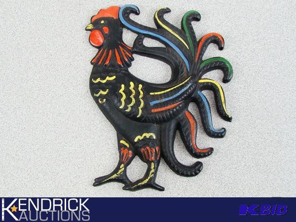 lot 196 image: Vintage Cast Iron Rooster Figure