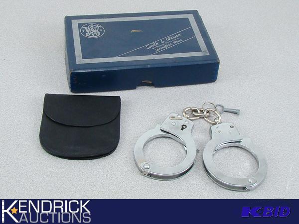 lot 32 image: Metal Handcuffs with Key, and Case