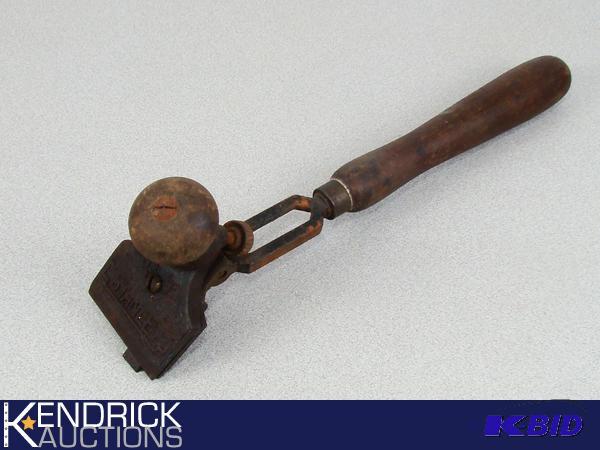 lot 48 image: Vintage Stanley Wood Scraper Tool No. 82