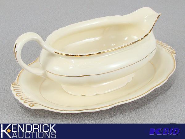 lot 68 image: Vintage Homer Laughlin Virginia Rose Pearl White Gravy Boat, and Under Plate with Gold Gilded Edges