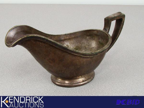 lot 69 image: Vintage IDS Center Silver Plated Gravy Boat