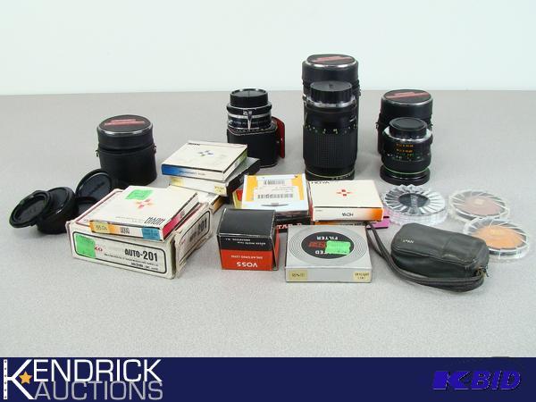 lot 72 image: Large Lot of Vintage Photography Equipment