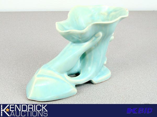 lot 87 image: Vintage McCoy Pottery Hand Holding Flower VasePlanter