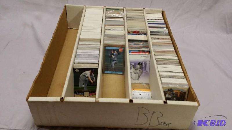 Approx 3,000 cards mostly Baseball, but a han...
