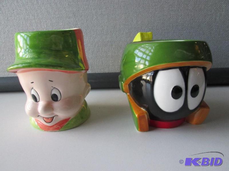 lot 10 image: 2 Cartoon character mugs...