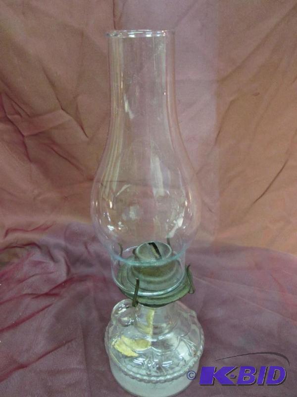 lot 119 image: Short stem oil lamp...