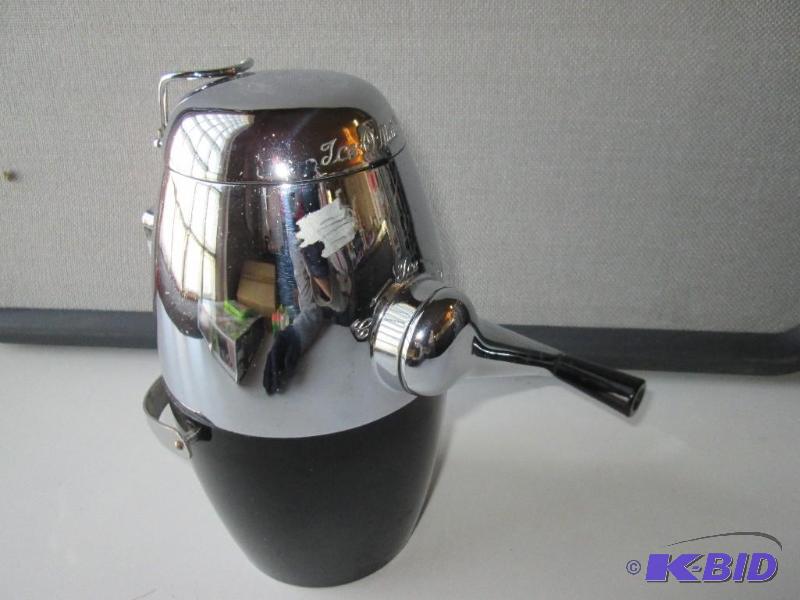 lot 13 image: Ice O-Mat ice grinder...