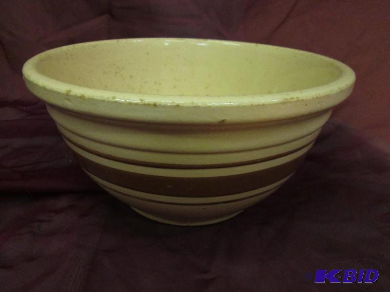 lot 152 image: Oven Ware #10 bowl, 10...