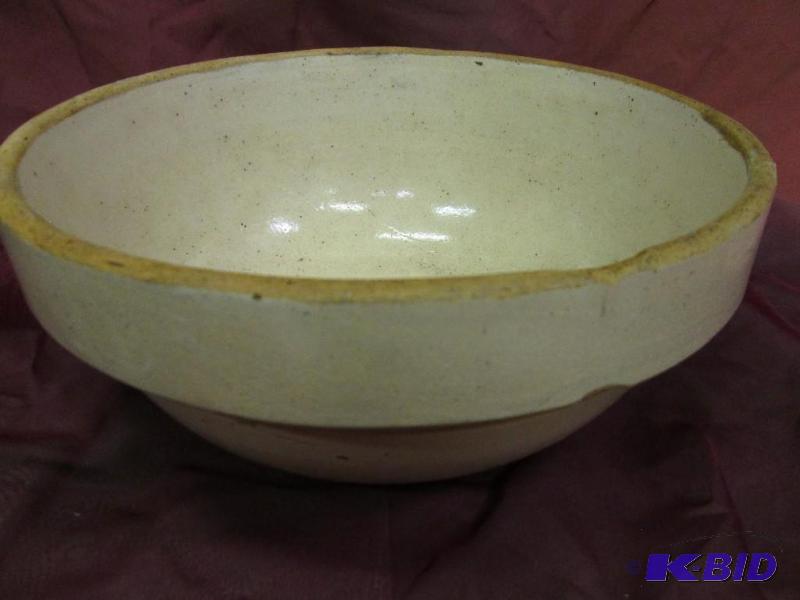 lot 162 image: Tan mixing bowl, 11...