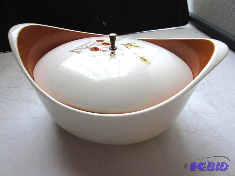 lot 19 image: Vintage serving bowl...